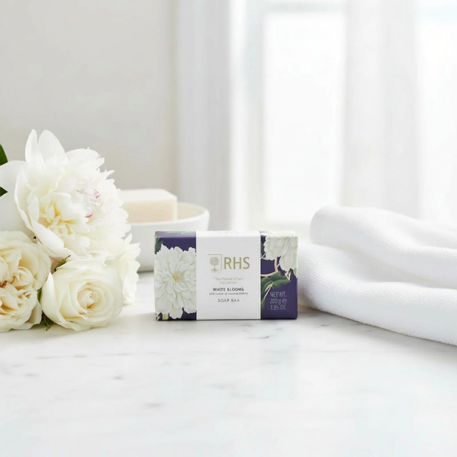 RHS Flower Show White Blooms Soap 200g - Image 2