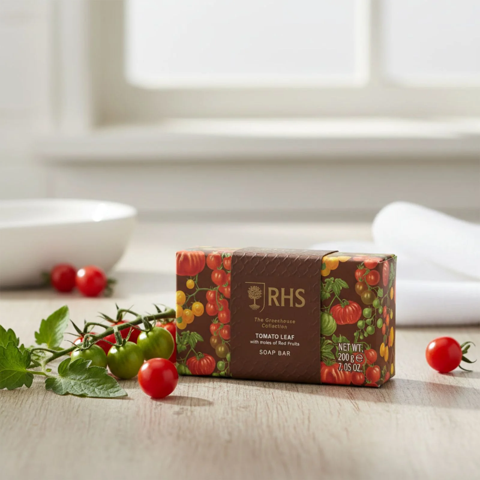 RHS Greenhouse Tomato Leaf Soap 200g - Image 2